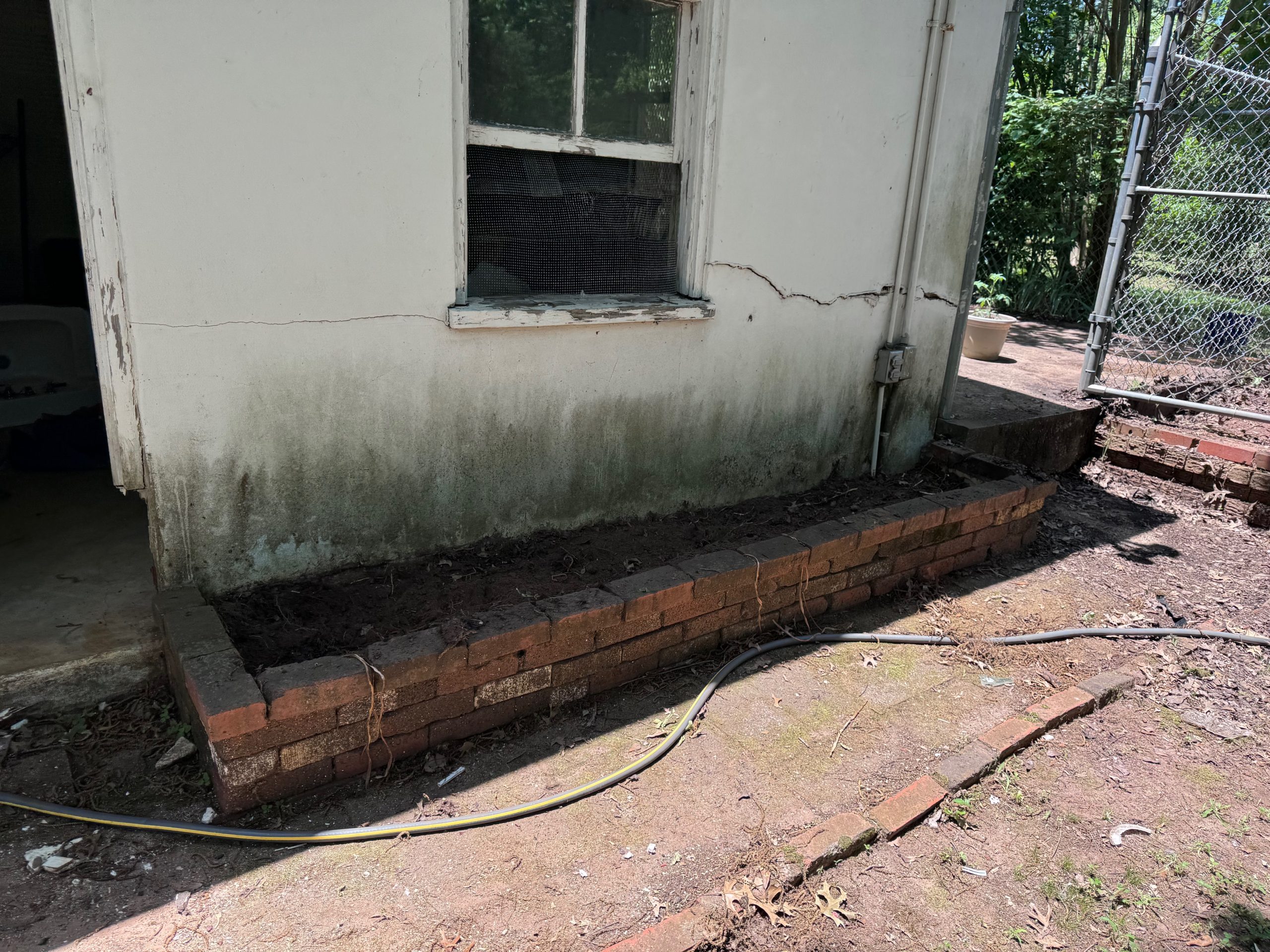 how to easily clean mold off of outdoor stucco